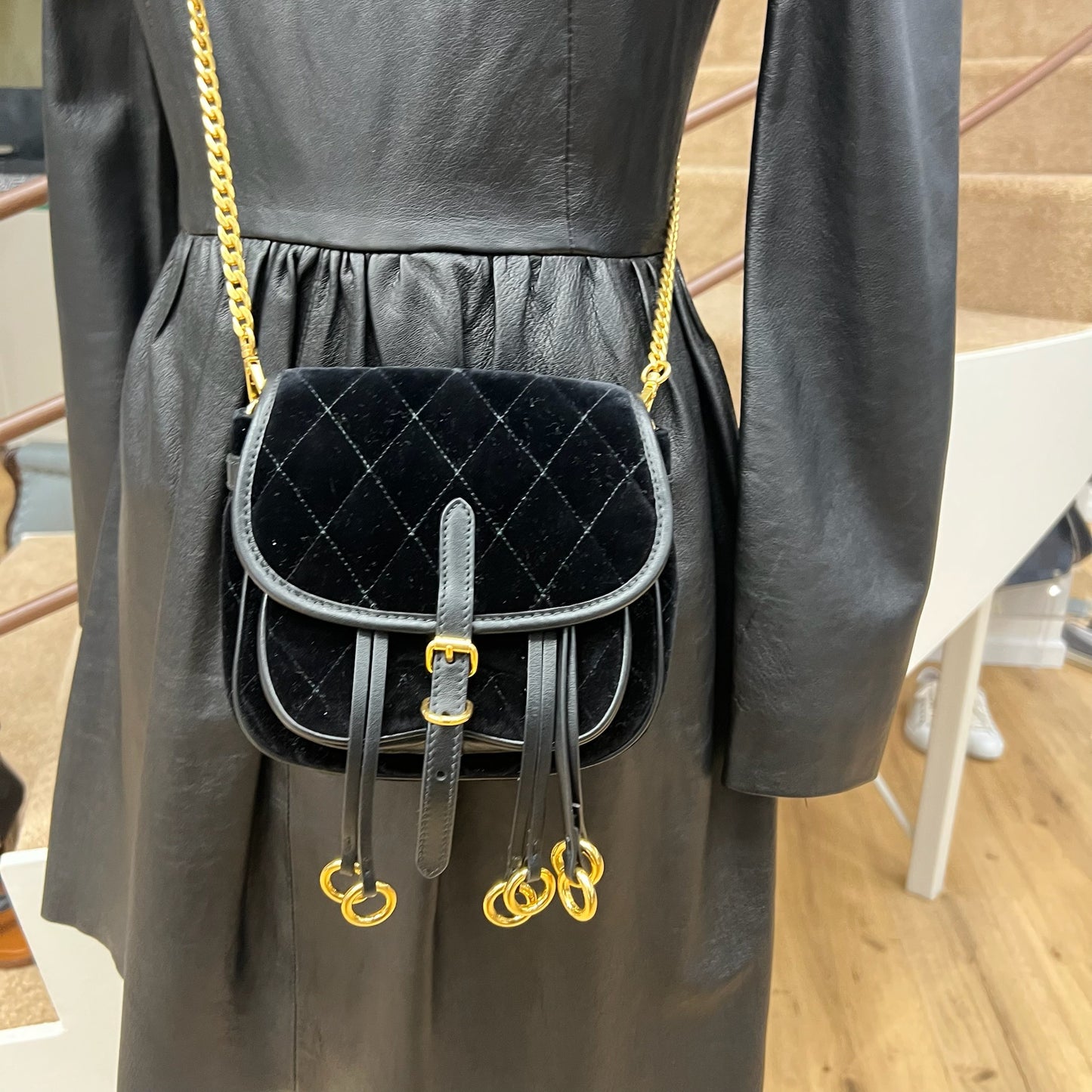 PRADA Borsa marsupio in velluto rasato matelassè nero