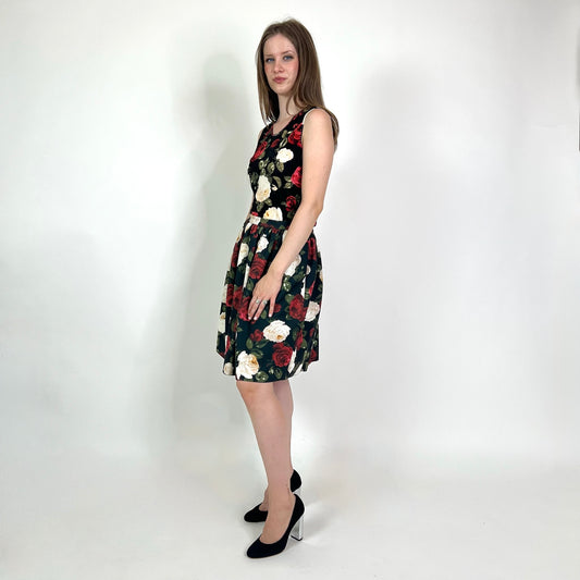 BLUGIRL BLUMARINE Completo nero stampa rose rosse e bianche