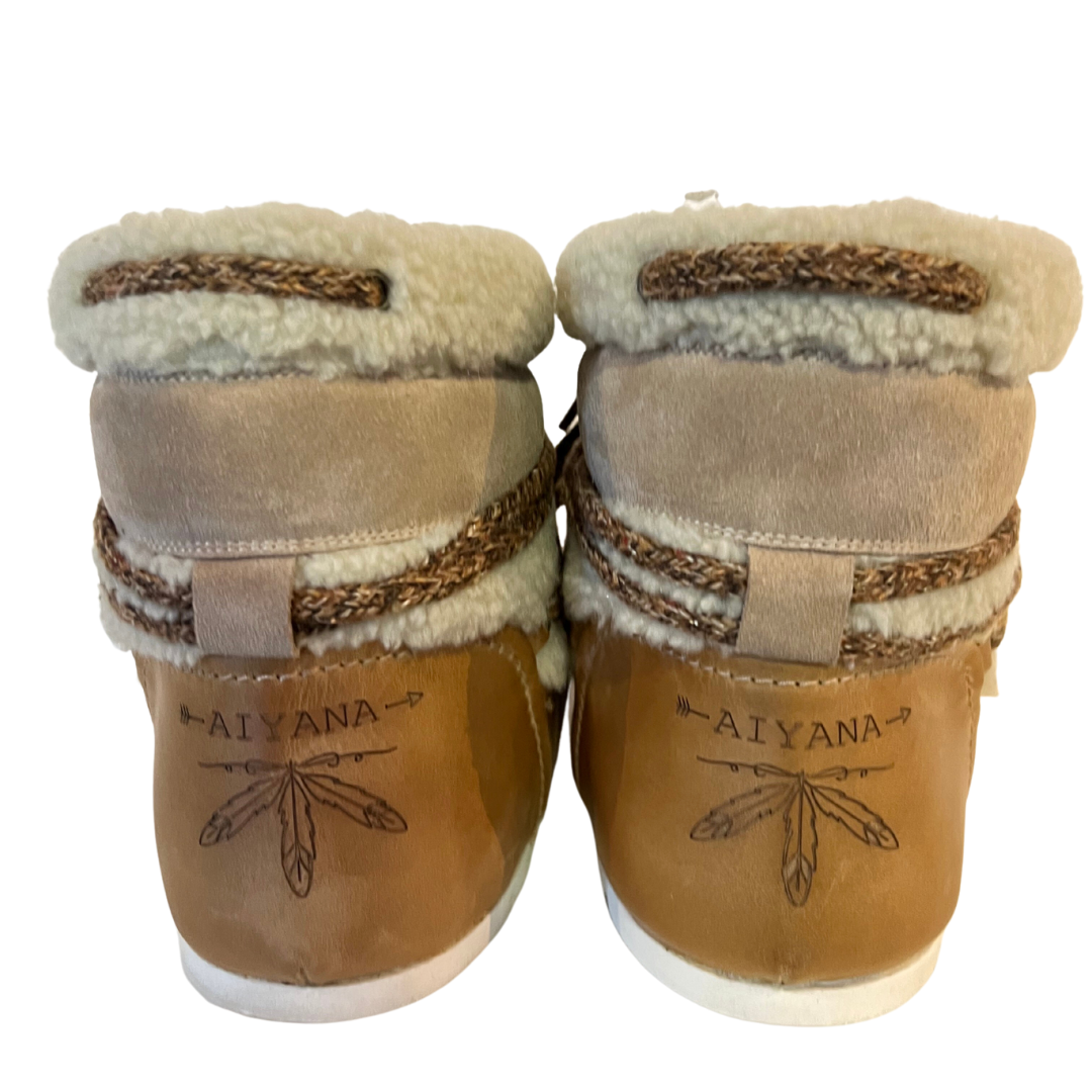 Moon boots basso color cuoio con montone e stringa sui toni del marrone