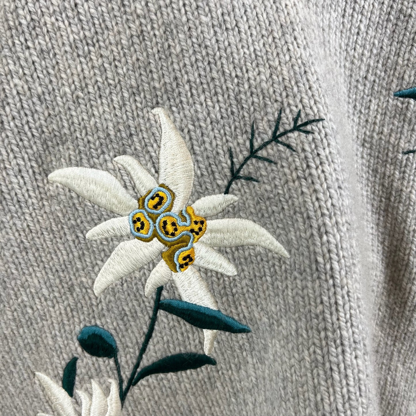 BALLY Maxi pull in cashmere con ricami stelle alpine