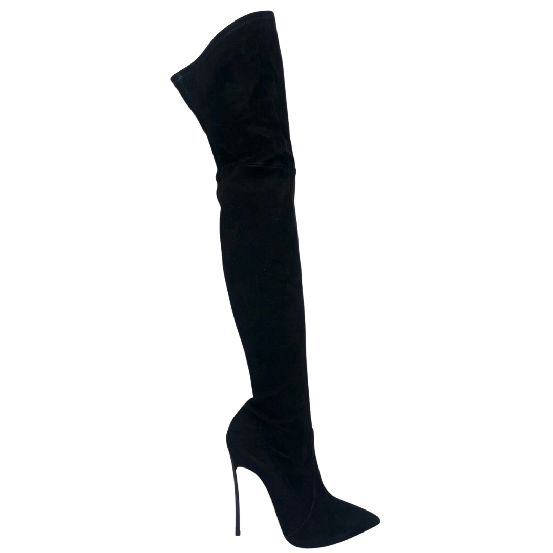 Stivale in pelle scamosciata nera con gambale sopra al ginocchio, tacco a spillo in acciaio brunito. Altezza tacco:12.5 cm