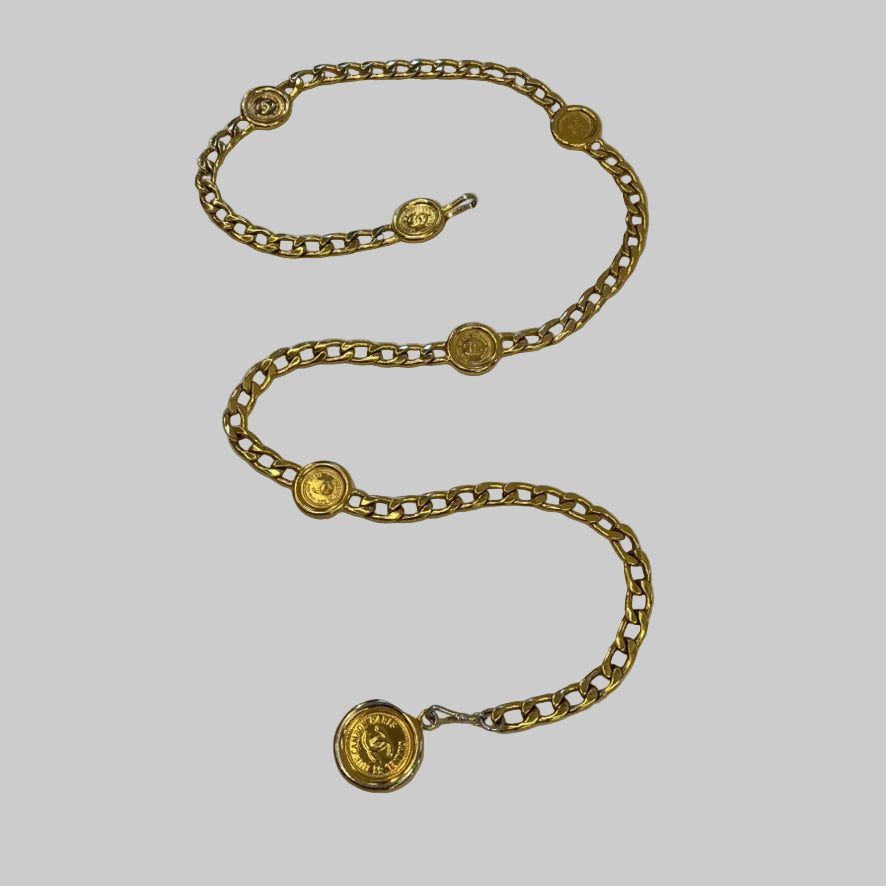 CHANEL Cintura a catena oro con medaglie
