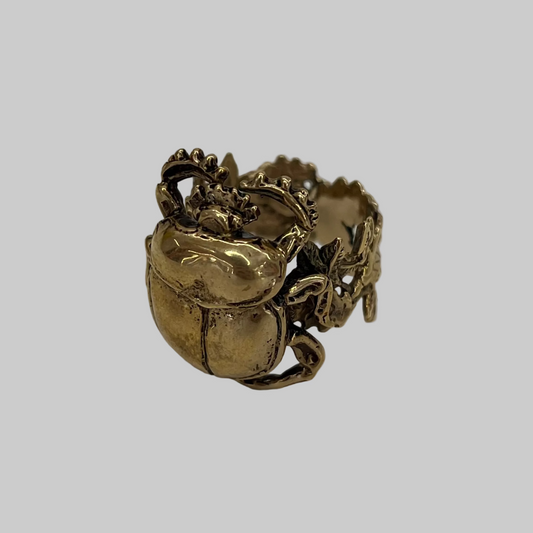 DELETTREZ BERNARD Anello a forma di scarabeo in bronzo