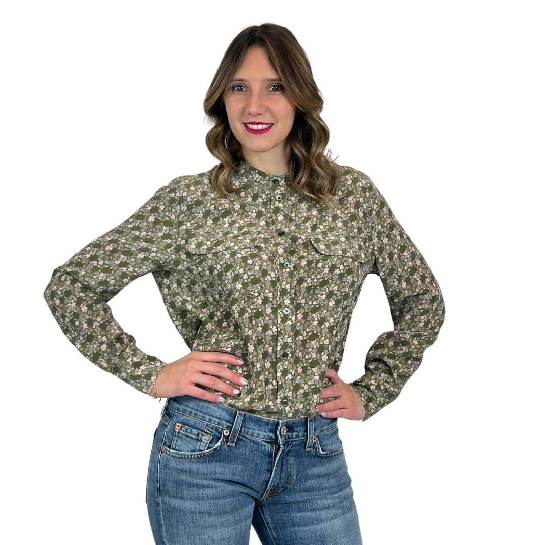 EQUIPMENT Camicia in seta verde con fantasia floreale