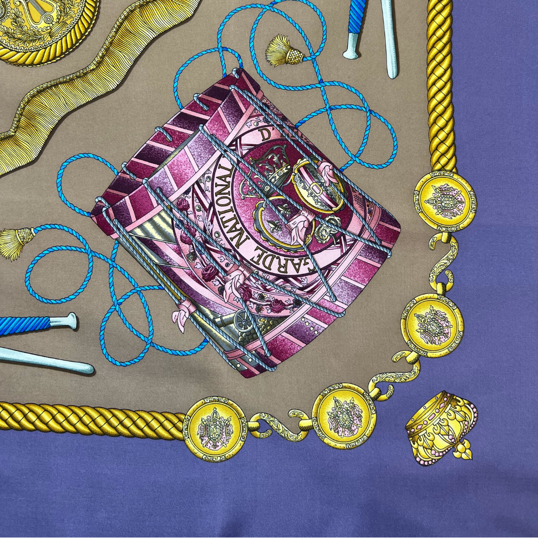 HERMES Foulard carrè in seta viola Les Tamburs