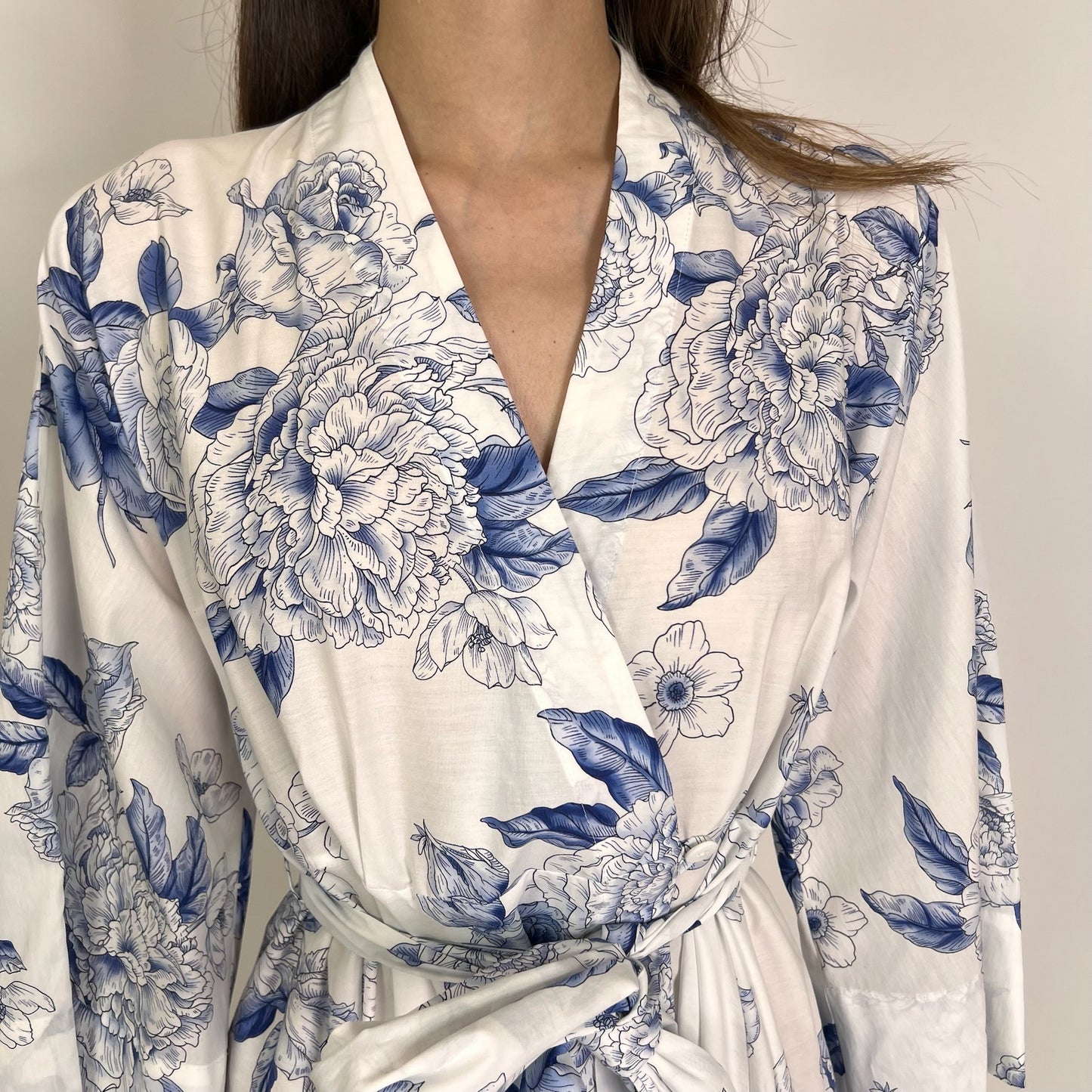 LAVI COUTURE Abito Pupa lungo bianco con stampa fiori blu