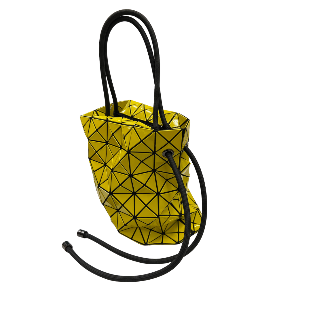 ISSEY MYAKE Borsa a forma sacchetto giallo