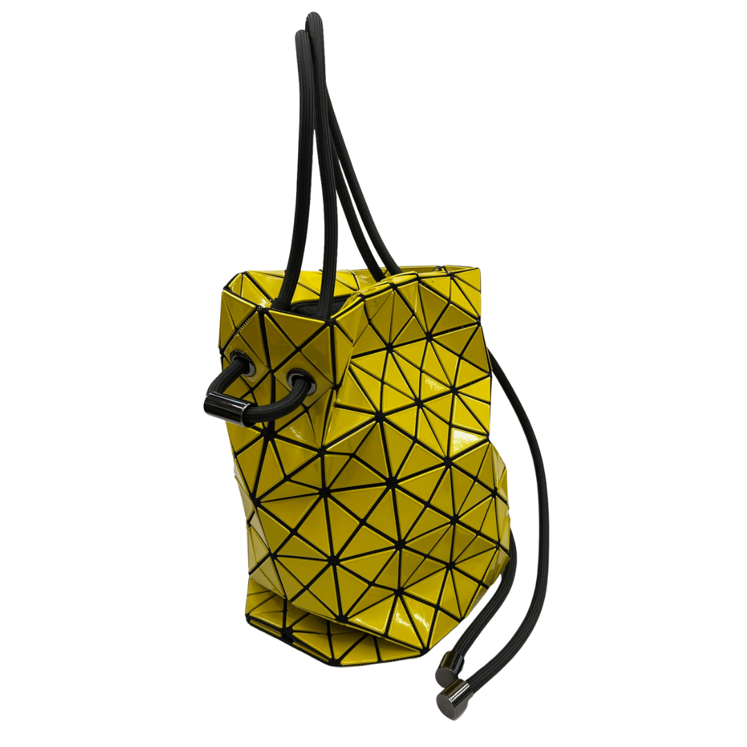 ISSEY MYAKE Borsa a forma sacchetto giallo