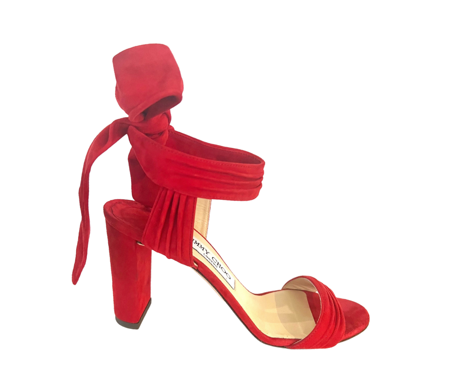 Scarpe sandali in suede rosso acceso con fiocco alla caviglia e tacco grosso Brand: Jimmy Choo Taglia: 37.5 Condizioni: Pari al nuovo