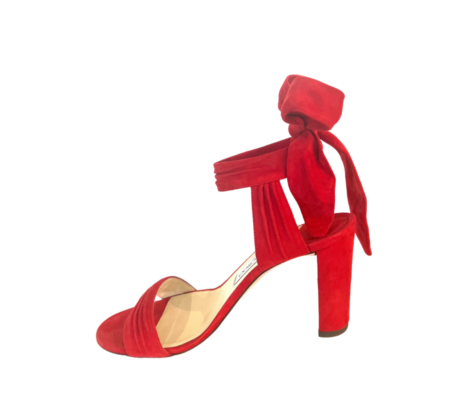 Scarpe sandali in suede rosso acceso con fiocco alla caviglia e tacco grosso Brand: Jimmy Choo Taglia: 37.5 Condizioni: Pari al nuovo