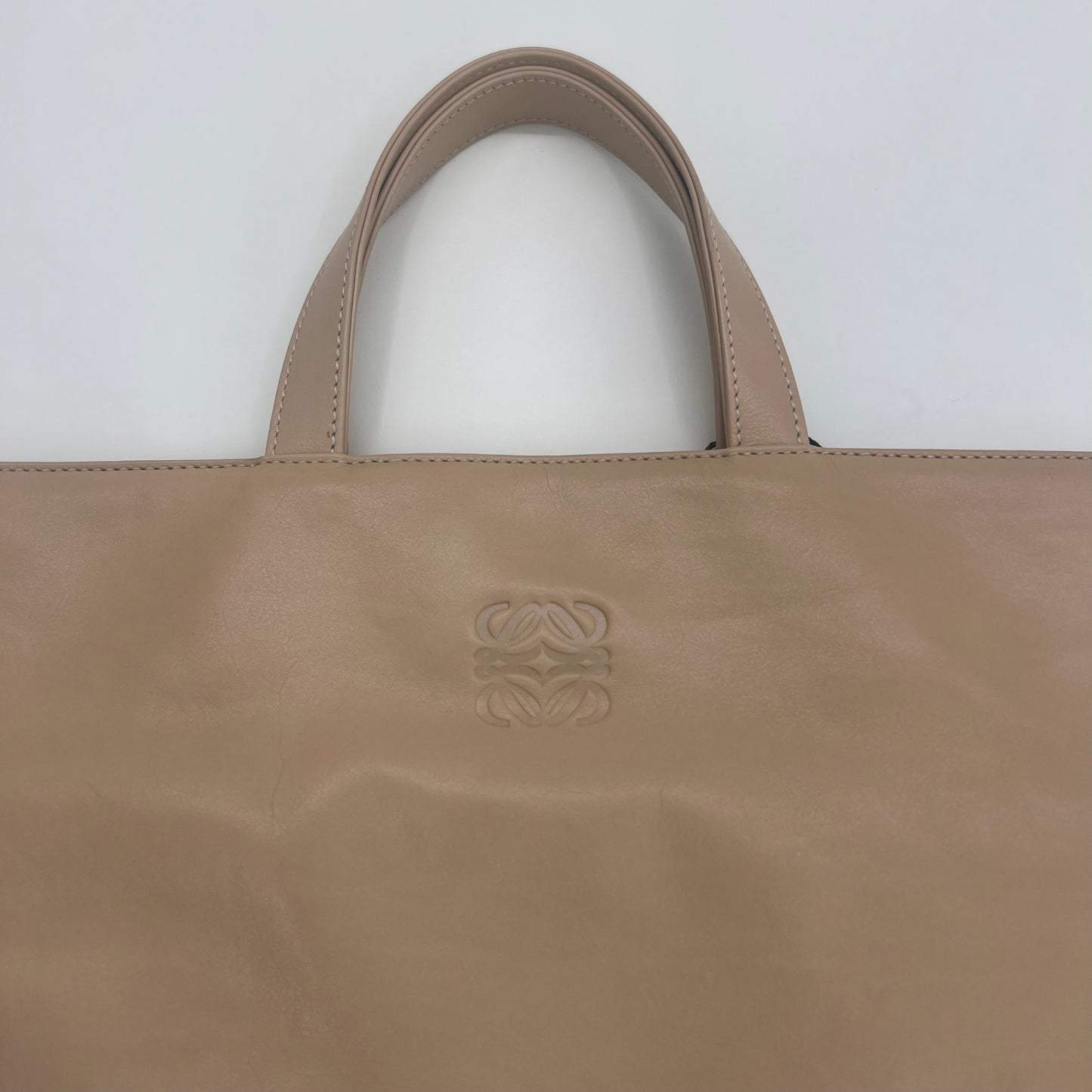 LOEWE Borsa "Anagram" quadrata piatta in pelle beige chiaro