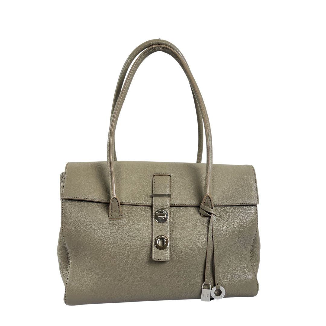 LORO PIANA Borsa in pelle martellata tortora
