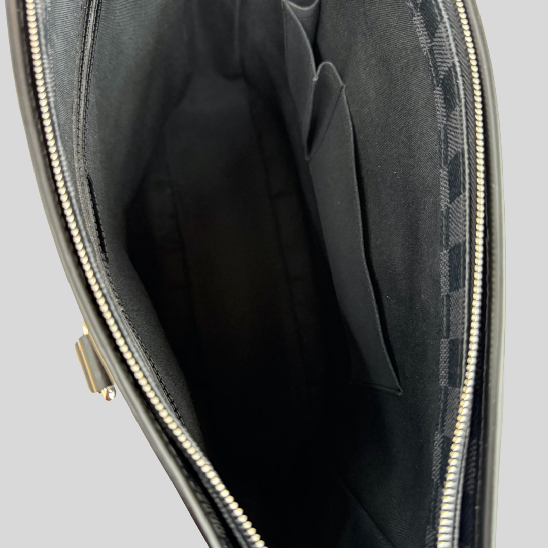 LOUIS VUITTON Borsa "Tadao" in damier graphite