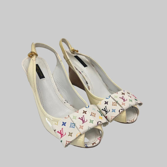 LOUIS VUITTON Sandalo zeppa in vernice panna e fiocco monogram multicolor