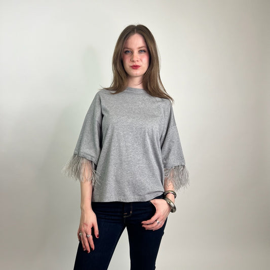 N°21 T-shirt grigia con piume sulle maniche