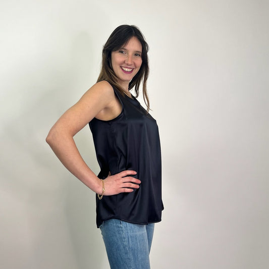 PESERICO Top in seta blu scuro con borchiette