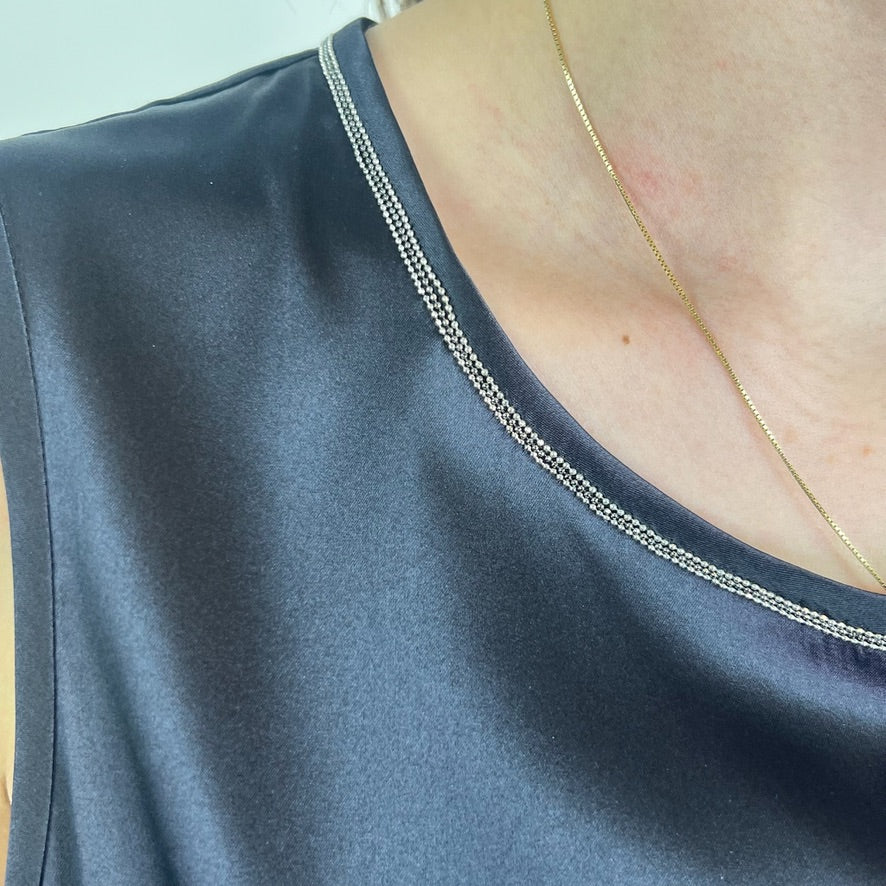 PESERICO Top in seta blu scuro con borchiette