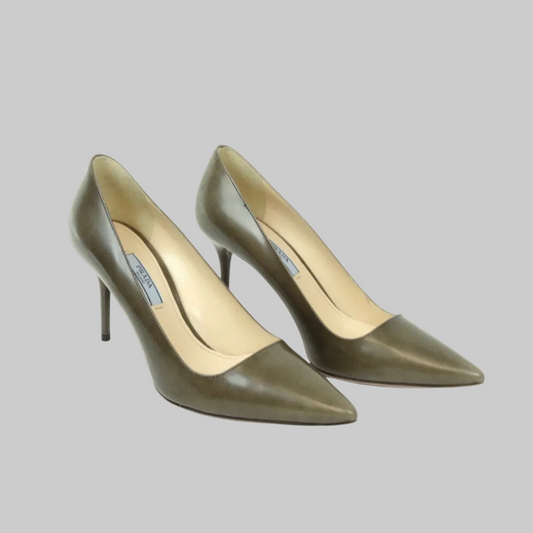 Scarpe décolleté in vitello spazzolato color fango tortora scuro modello classico tacco sottile