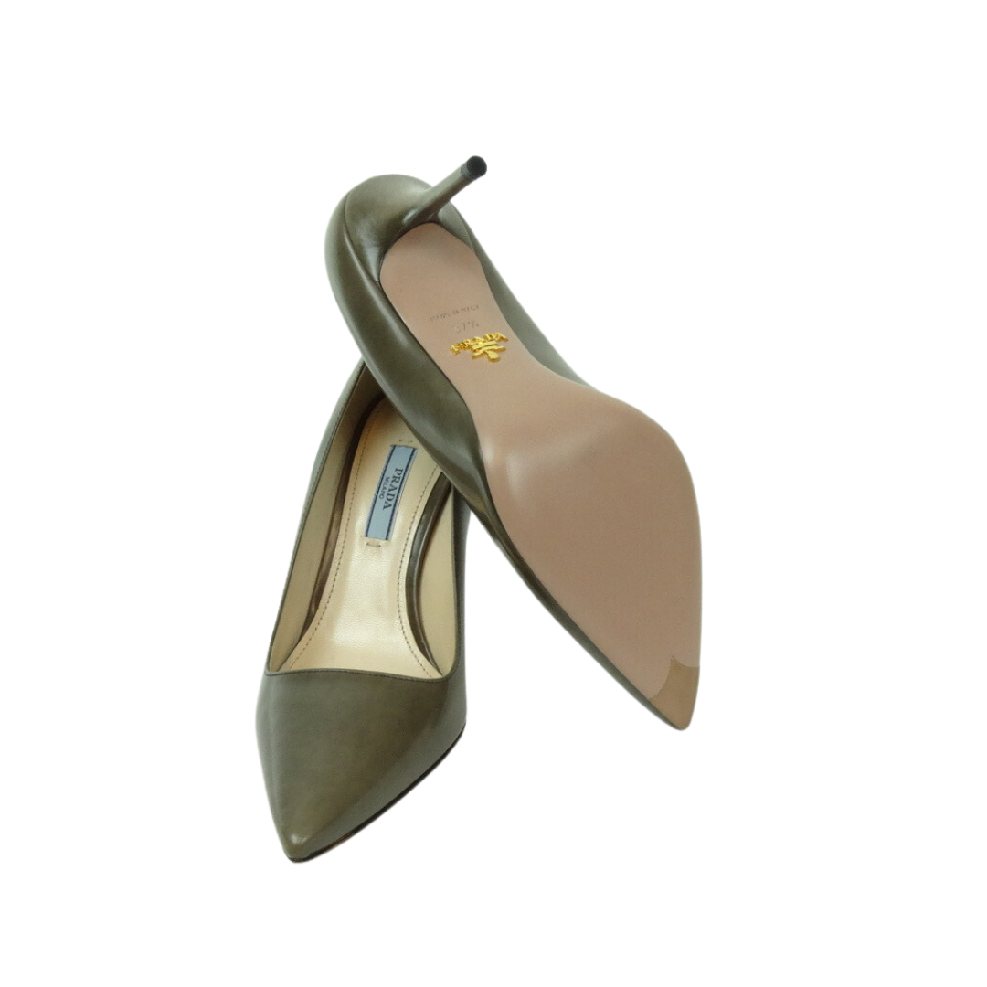 Scarpe décolleté in vitello spazzolato color fango tortora scuro modello classico tacco sottile