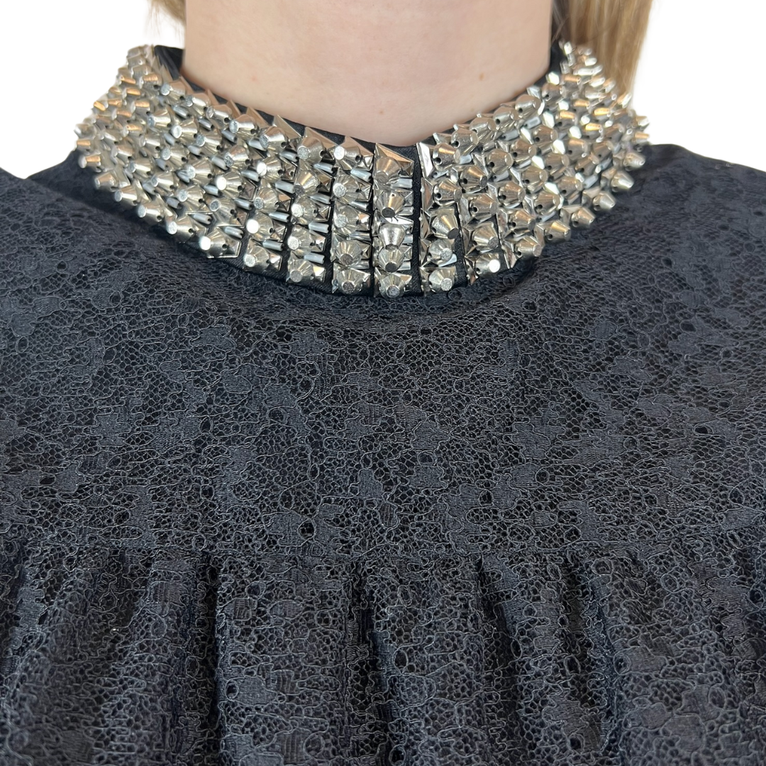 SAINT LAURENT Abito nero in pizzo con borchie