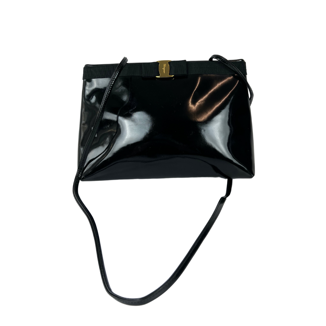 SALVATORE FERRAGAMO Pochette in vernice nera