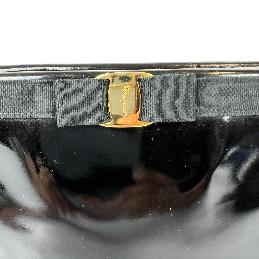 SALVATORE FERRAGAMO Pochette in vernice nera