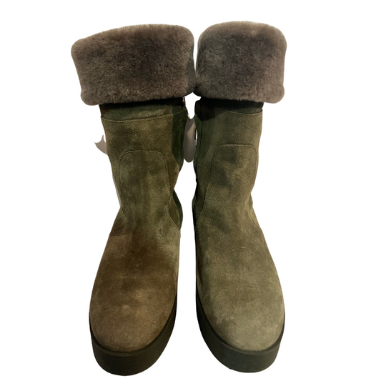 Scarpe stivale gambale medio in pelle di montone e pelo interno color verde salvia tortora risvoltabile, suola in gomma piatta N.38