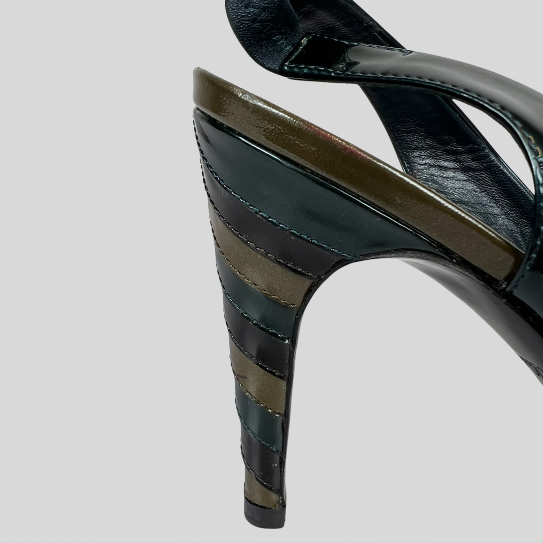 LOUIS VUITTON Scarpa decolté in pelle di vernice verdone