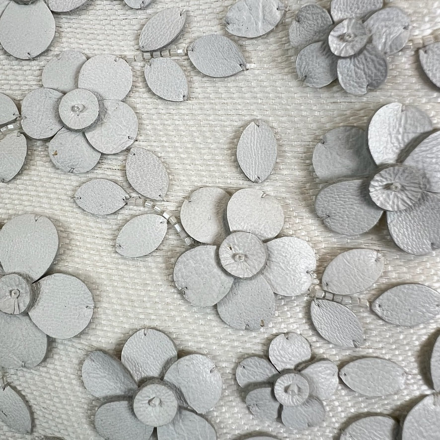 VALENTINO Blazer in tessuto bianco con fiori applicati in pelle