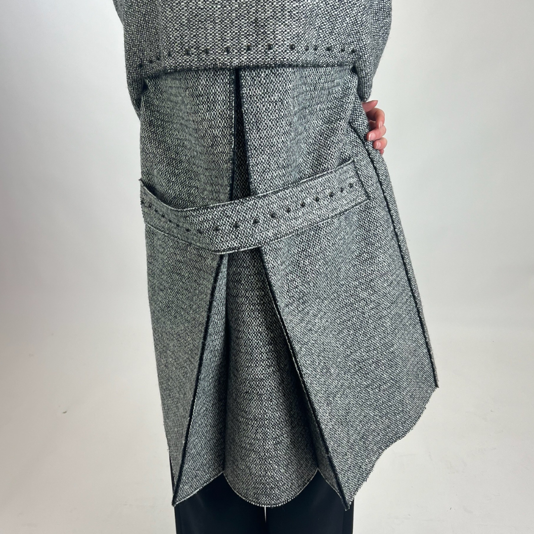 VALENTINO Cappotto in tweed bianco e nero con borchiette nere