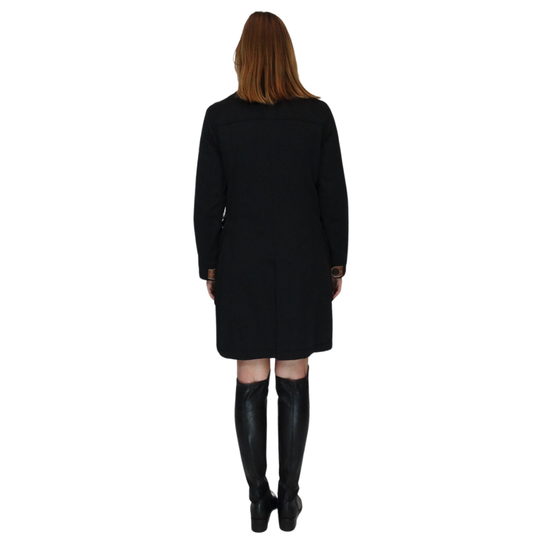 Cappotto nero in tessuto tecnico liscio imbottito con gilet interno incorporato, collo alto con bottoni