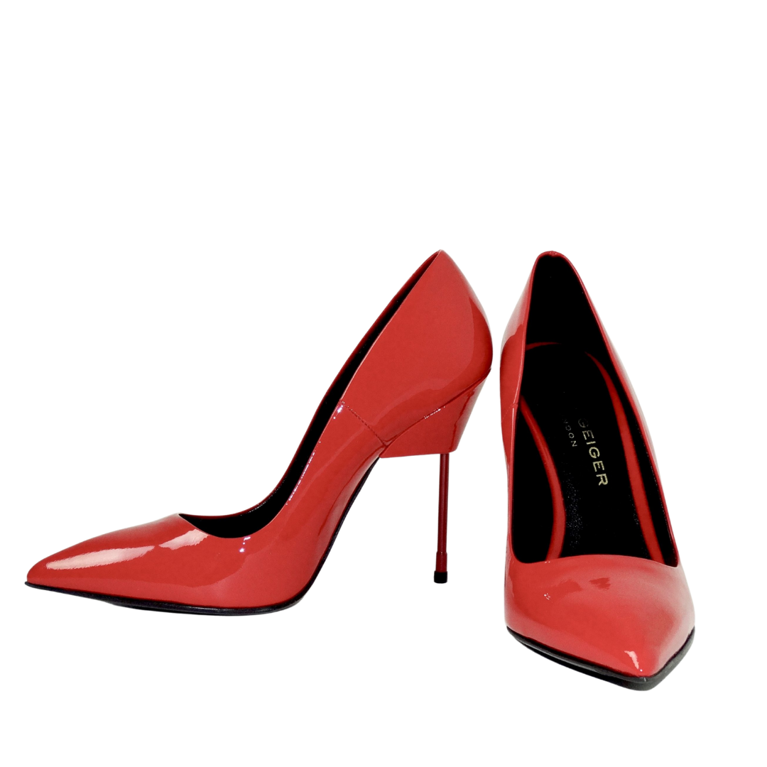 Décolleté rossa in vernice leggermente a punta con tacco a spillo particolare. Altezza tacco 10 cm