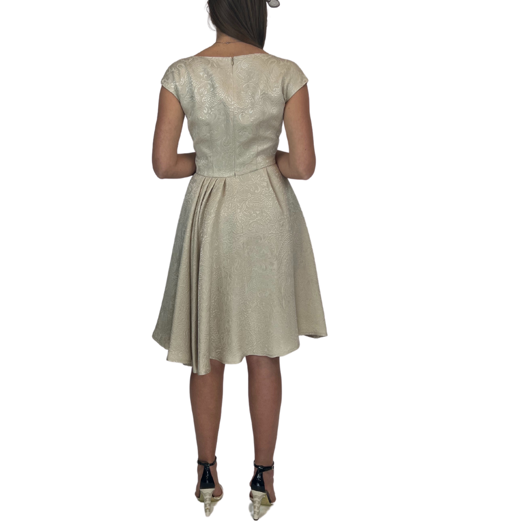 Completo Anita di Milano, abito damascato beige chiaro collo barchetta gonna godé con pence giacca bolero viscosa