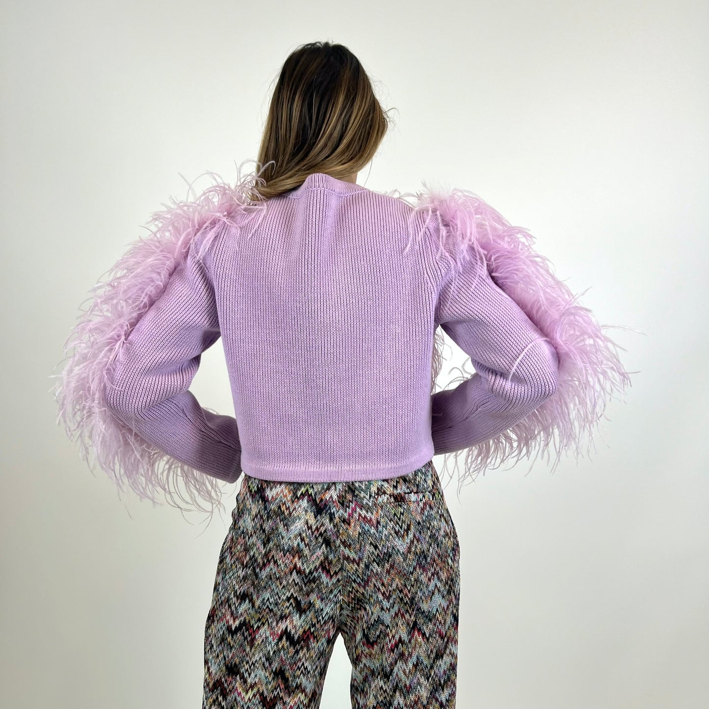 12STOREEZ Giacca in maglia lilla con piume 