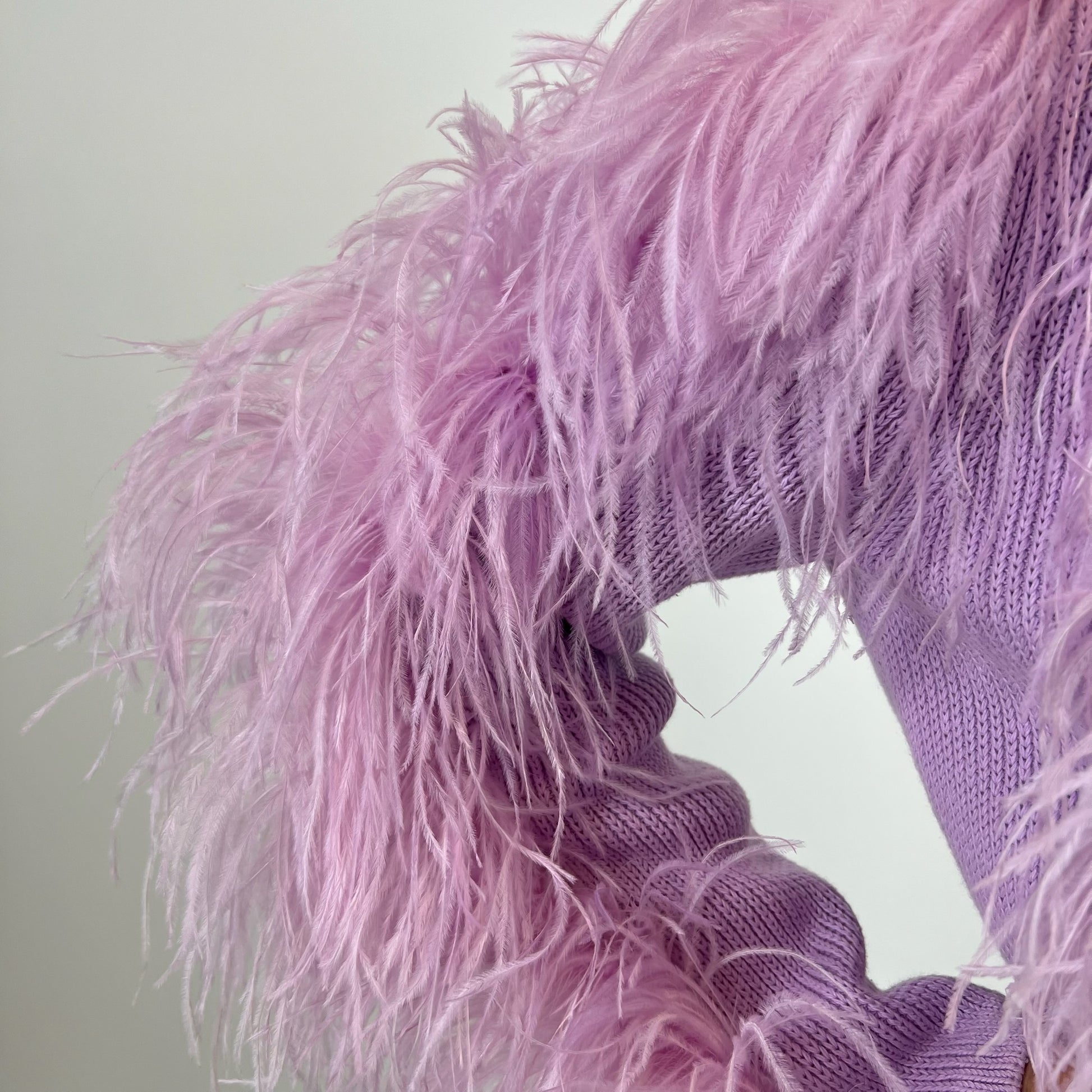 12STOREEZ Giacca in maglia lilla con piume 