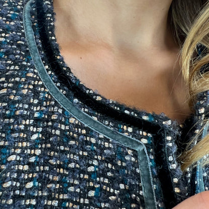 ALBINO MORETTI Completo giacca e top in tessuto bouclé blu e nero