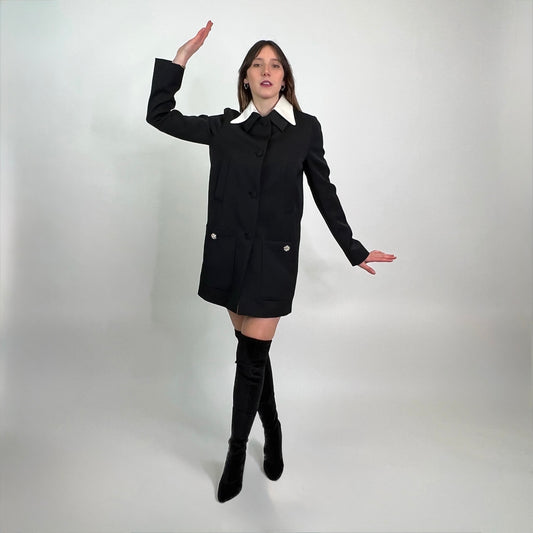 PRADA Cappottino nero con collo bianco e bottoni gioiello