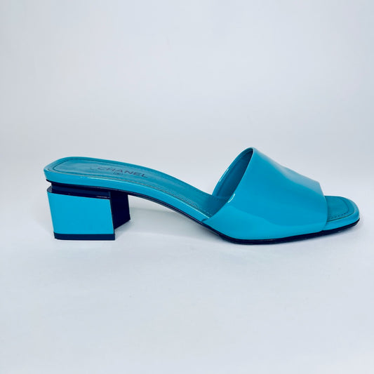 CHANEL Sandali in vernice turchese