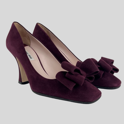MIU MIU Scarpe in camoscio burgundy con fiocco