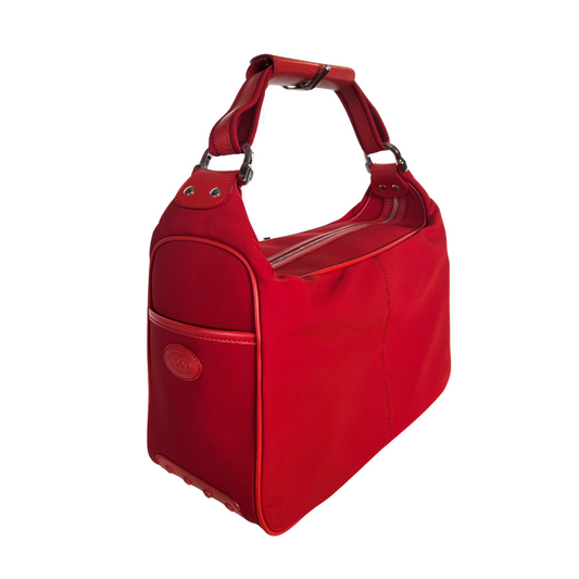 Borsa bauletto tessuto rosso con inserto in pelle rossa, tasche laterali esterne, gommini sul fondo.