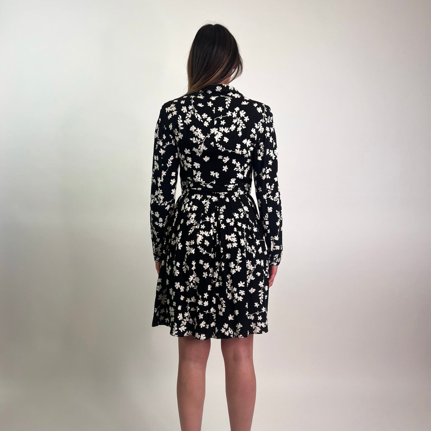 MAX & CO Abito scamiciato nero a fiori bianchi