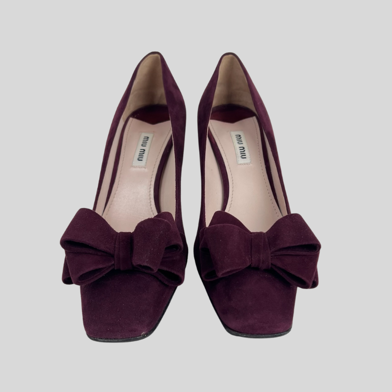 MIU MIU Scarpe in camoscio burgundy con fiocco