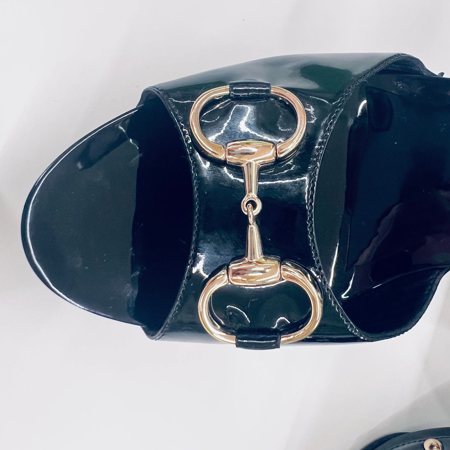 GUCCI Sandalo in vernice nera