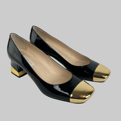 L'AUTRE CHOSE Scarpe in vernice nere con tacco e punta metallizzata oro