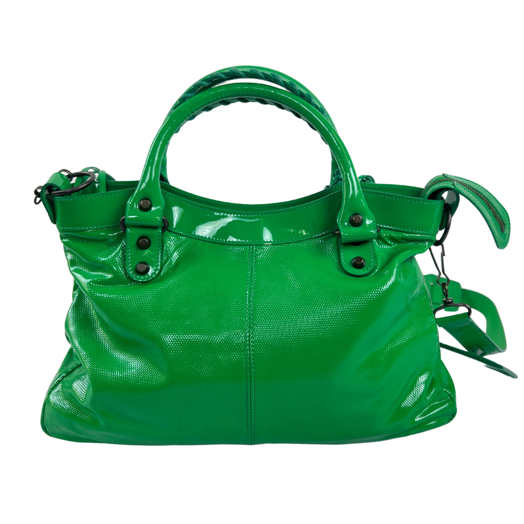 BALENCIAGA  Borsa City in vernice verde prato