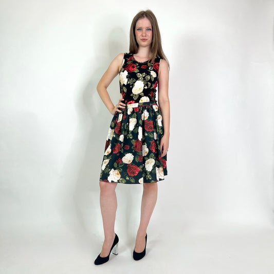 BLUGIRL BLUMARINE Completo nero stampa rose rosse e bianche