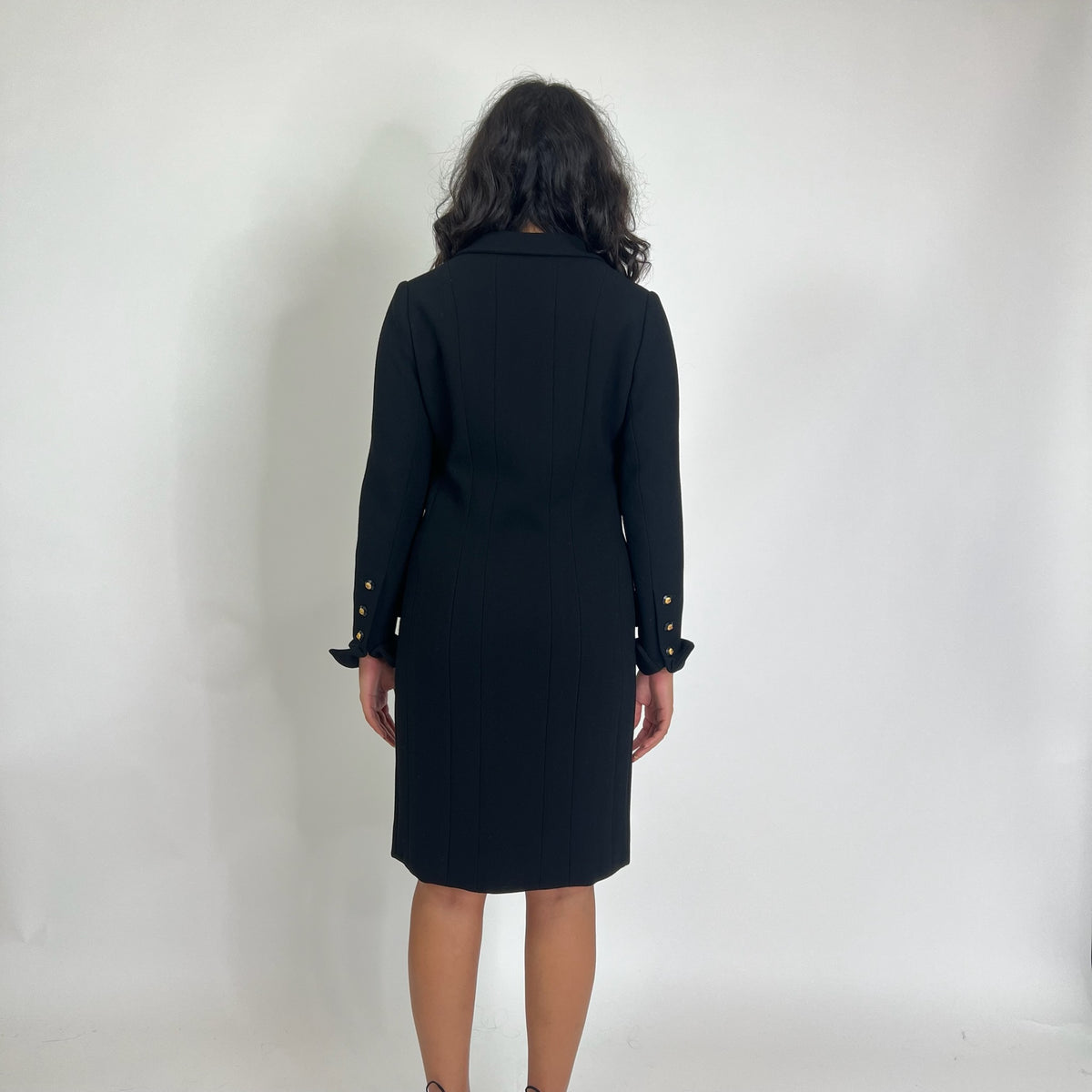 CHANEL Cappotto nero con bottoni oro logati