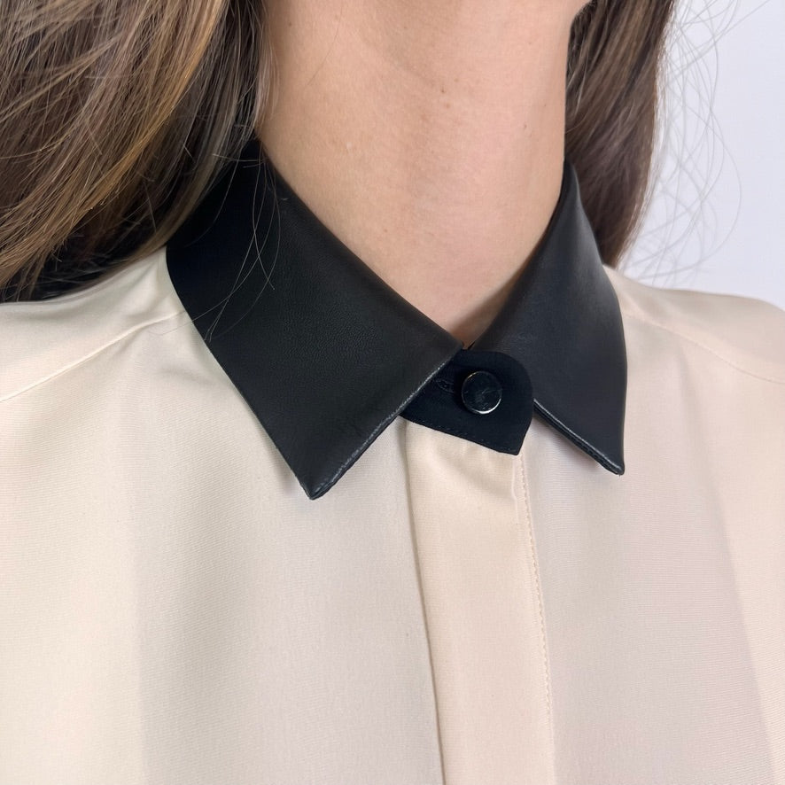 GUCCI Top in seta avorio con colletto in pelle nera