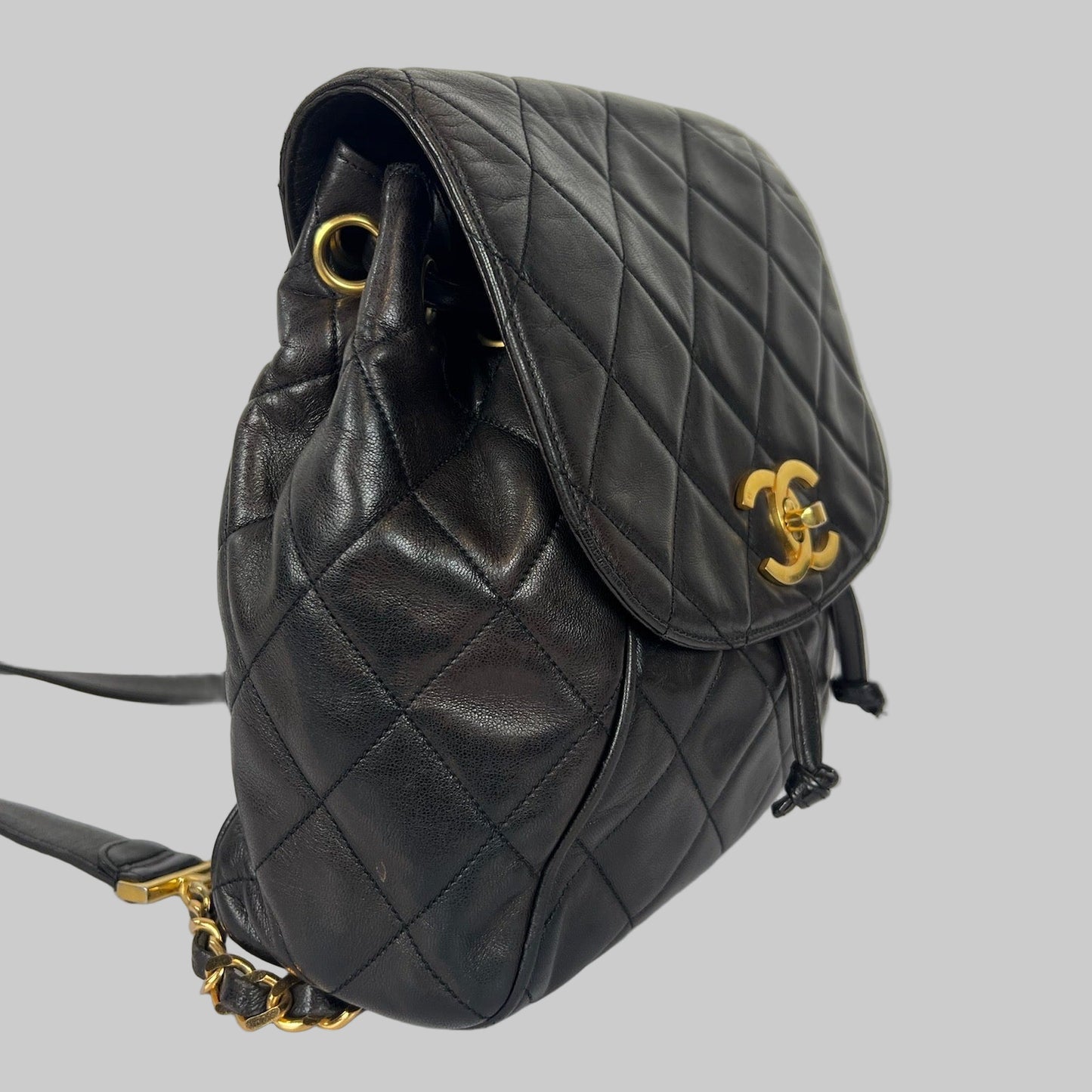 CHANEL Zaino matelassè in pelle d'agnello marrone