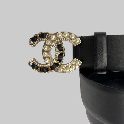CHANEL Cintura nera con fibbia logo con perle